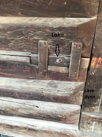 11823